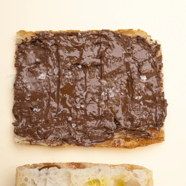 Pan con Nutella, AOVE y sal